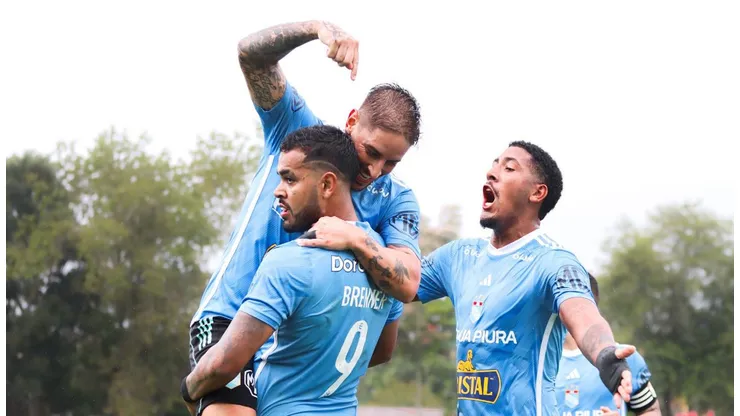 El poderoso once de Cristal ante Emelec.