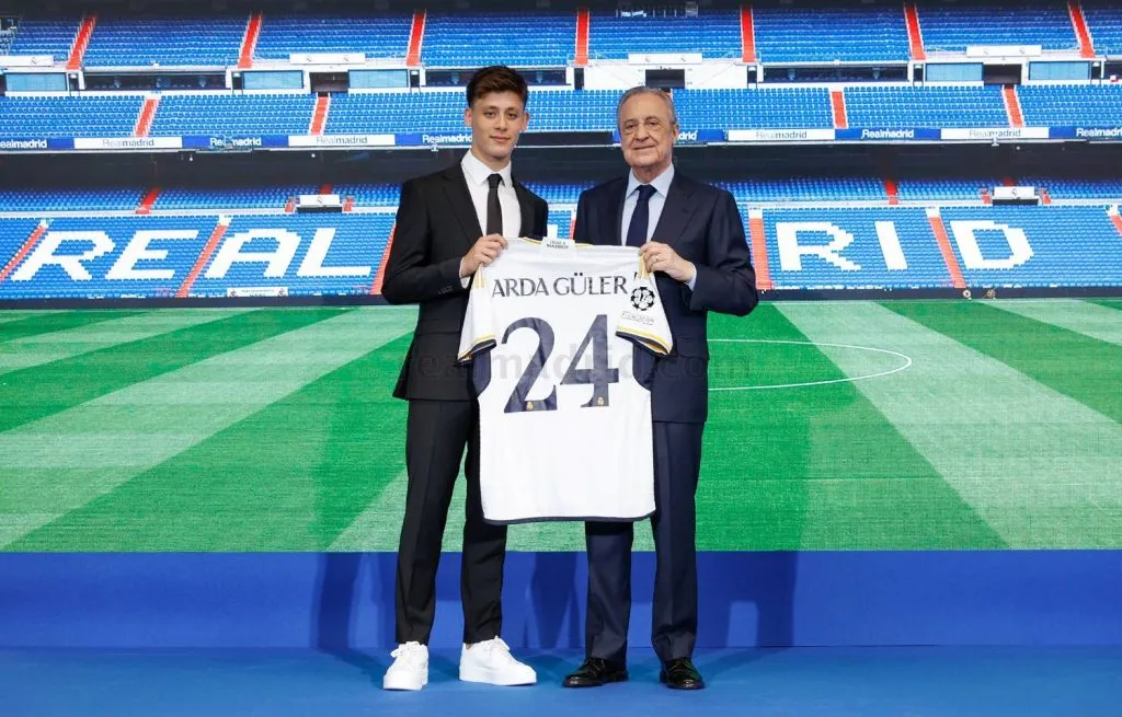 Arda Guler en la presentación como nuevo jugador del Real Madrid. RealMadrid.com