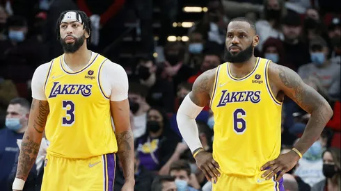 Los Angeles Lakers debaten si extender o no el contrato de Anthony Davis.