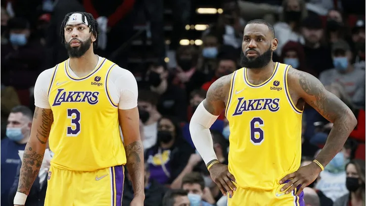 Los Angeles Lakers debaten si extender o no el contrato de Anthony Davis.