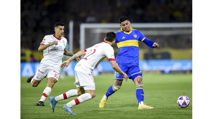 BUENOS AIRES, ARGENTINA - SEPTEMBER 19: Marcos Rojo of Boca Juniors kicks the ball during a match between Boca Juniors and Huracan as part of Liga Profesional 2022 at Estadio Alberto J. Armando on September 19, 2022 in Buenos Aires, Argentina. (Photo by Marcelo Endelli/Getty Images)