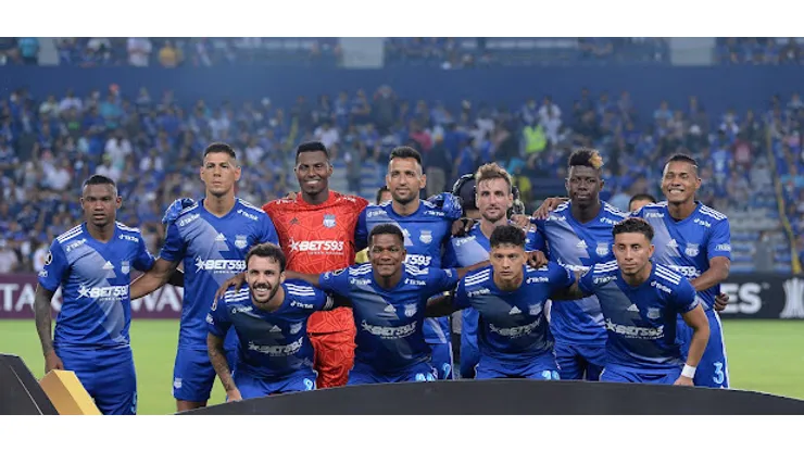 — Ecuador's Emelec players pose for a picture during the Copa Libertadores group stage first leg football match against Venezuela's Deportivo Tachira at the George Capwell stadium in Guayaquil, Ecuador, on April 14, 2022. (Photo by RODRIGO BUENDIA / AFP)