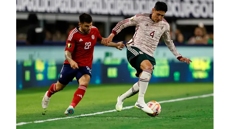 Edson Álvarez se transformó en figura controlando el medio campo de México