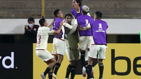 LIMA, PERU - APRIL 21: Enzo Gutierrez of Universitario celebrates with teammates after scoring the second goal of his team during a match between Universitario and Palmeiras as part of Group A of Copa CONMEBOL Libertadores 2021 at Estadio Monumental on April 21, 2021 in Lima, Peru. (Photo by Raul Sifuentes/Getty Images)