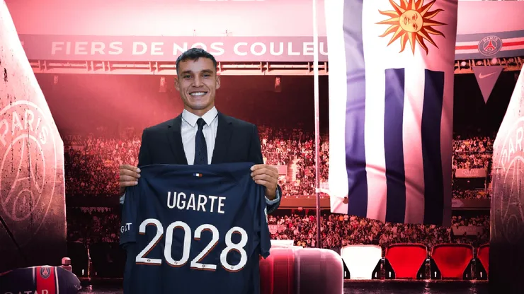 Manuel Ugarte firmó con PSG, pero la bandera de Uruguay tiene un error.