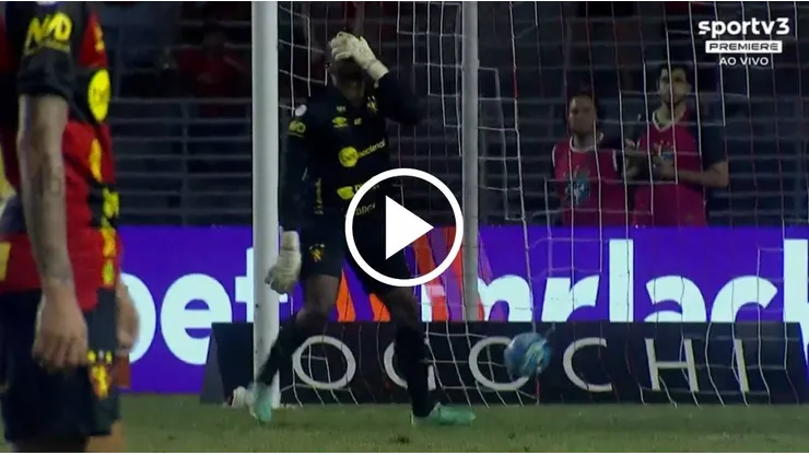 Jordan Esteves, portero del Sport Recife, se marcó un gol en contra en el partido frente al Clube de Regatas correspondiente a la jornada 15 de la Serie B del Brasileirao.