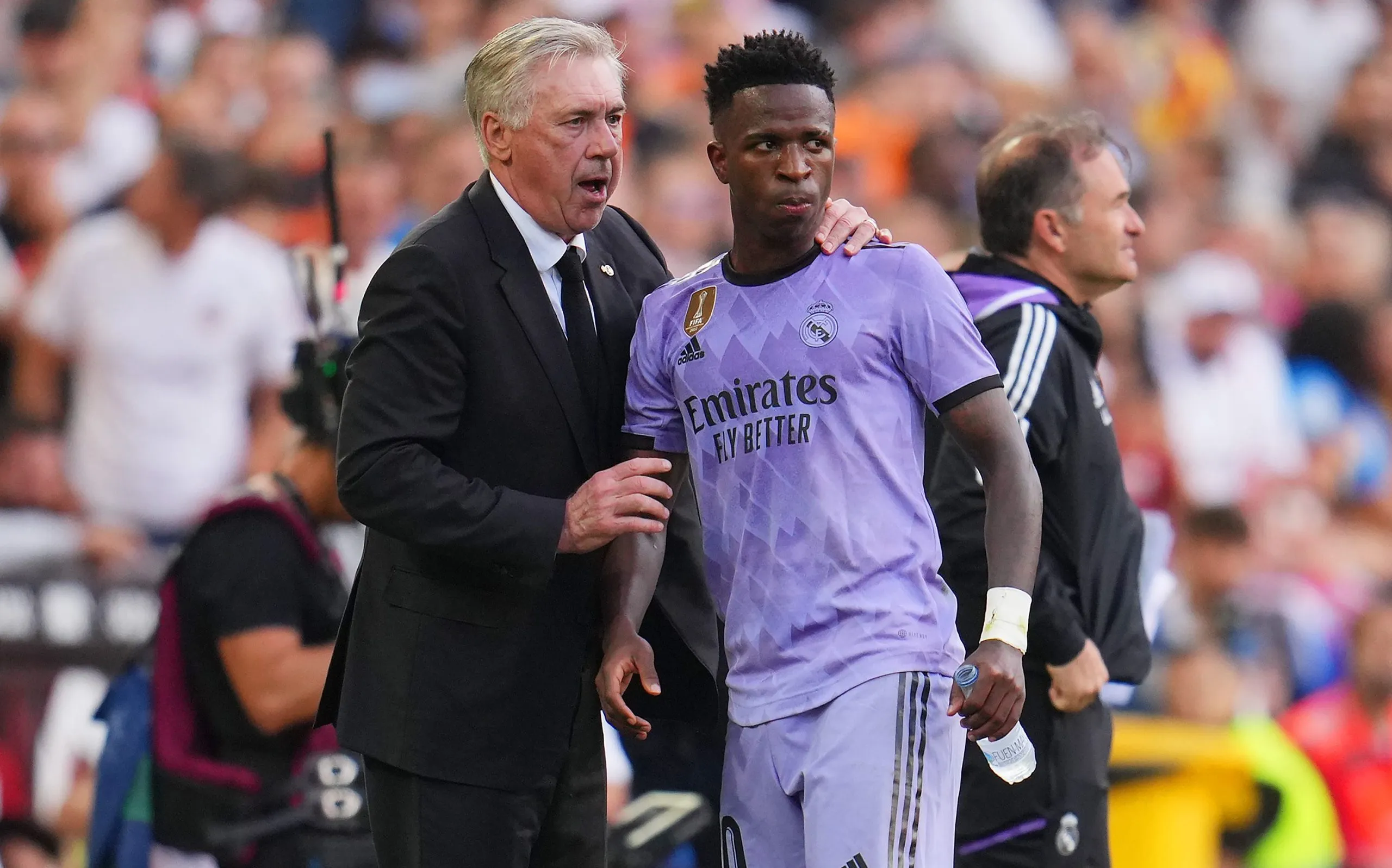 Carlo Ancelotti pasaría de dirigir a Vinícius en el Real Madrid a ser su entrenador en la Selección de Brasil. Getty Images.
