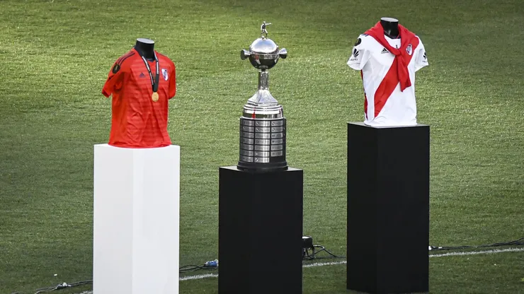 BUENOS AIRES, ARGENTINA - DECEMBER 09: Copa Libertadores trophy and jerseys are displayed on the pitch before the "Copa Eterna" celebrations at Estadio Monumental Antonio Vespucio Liberti on December 9, 2021 in Buenos Aires, Argentina. On the third anniversary of the Copa Libertadores final won against Boca Juniors in Madrid, fans of River Plate gather at their stadium to celebrate. (Photo by Marcelo Endelli/Getty Images)