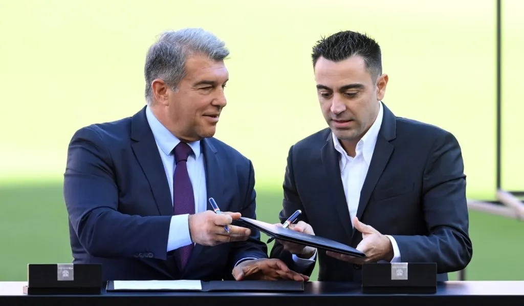 Xavi Hernández y Joan Laporta: Getty Images