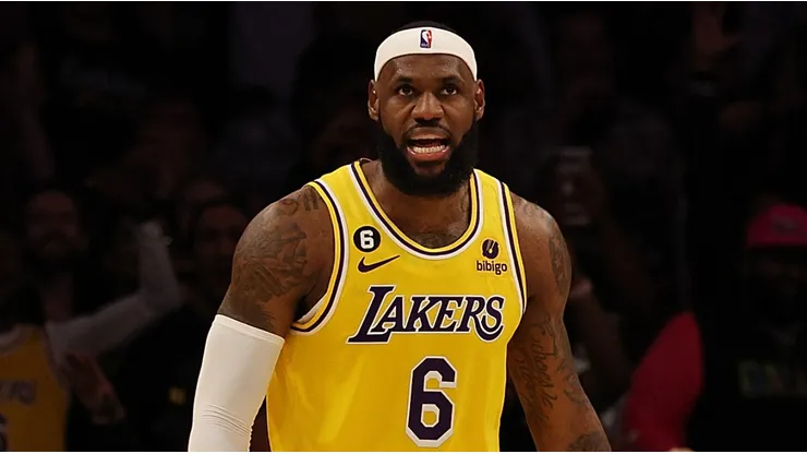 LeBron James con Lakers en la NBA 2023.