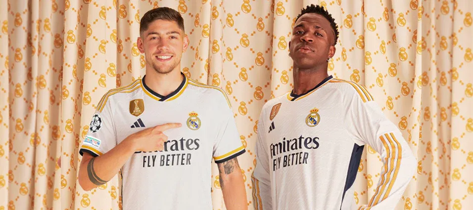 Federico Valverde y Vinícius Júnior en la presentación de la nueva vestimenta del Real Madrid para la temporada 2023/2024. RealMadrid.com