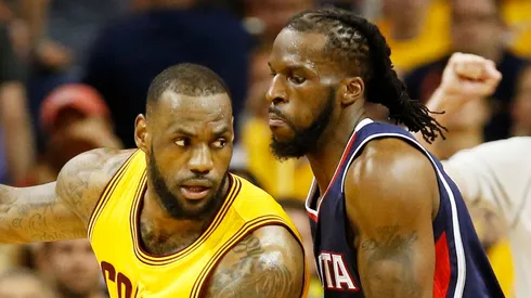 LeBron James y DeMarre Carroll.