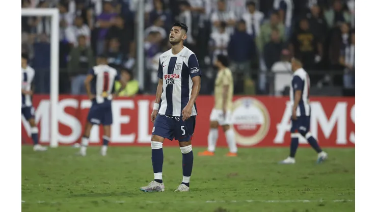 LIMA, PERU - JUNE 6: Carlos Zambrano of Alianza Lima reacts after losing a Copa CONMEBOL Libertadores group G match between Alianza Lima and Athletico Mineiro at Estadio Alejandro Villanueva on June 6, 2023 in Lima, Peru. (Photo by Daniel Apuy/Getty Images)
