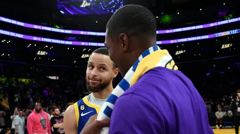 Stephen Curry y Lonnie Walker IV.