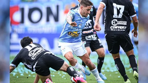 Cristal goleó y es líder del Torneo Clausura.