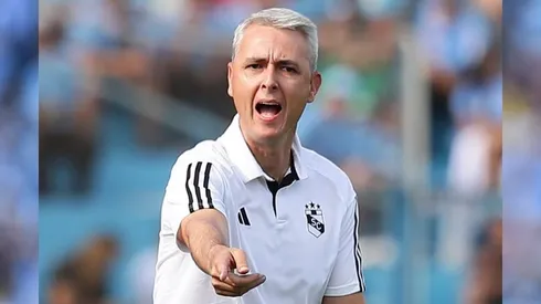 Tiago Nunes acusa boicot por roja a Yotún.