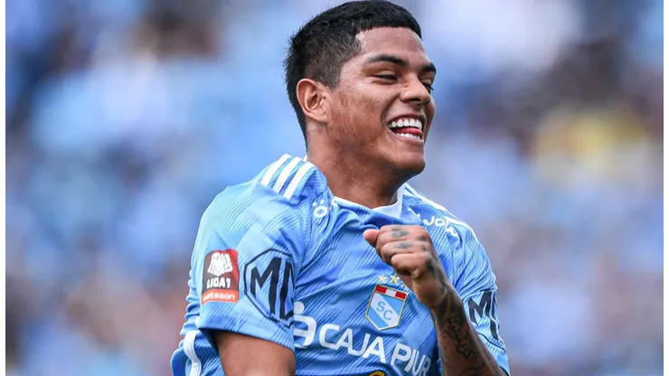 Cristal toma la punta del Clausura con este Blooper