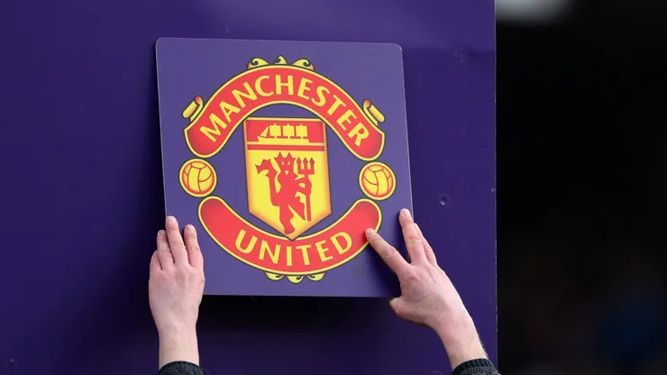 Manchester United cierra venta millonaria en la recta final del mercado