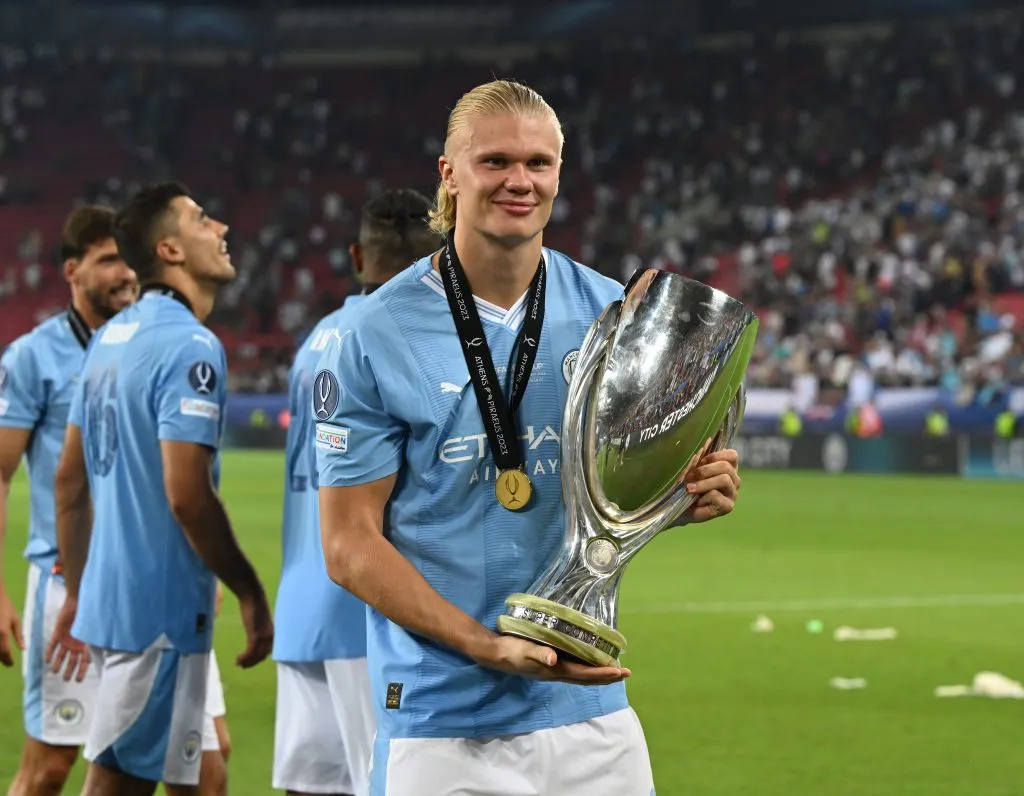 PIRAEUS, GREECE – AUGUST 16: Erling Haaland of Manchester City poses for a photograph with the UEFA Super Cup trophy after the team’s victory in the UEFA Super Cup 2023 match between Manchester City FC and Sevilla FC at Karaiskakis Stadium on August 16, 2023 in Piraeus, Greece. (Photo by Claudio Villa/Getty Images)
