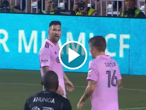 Messi fulminó con la mirada a Taylor porque no le devolvió un pase claro