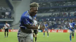 Los hinchas de Emelec se reunieron con los jugadores.