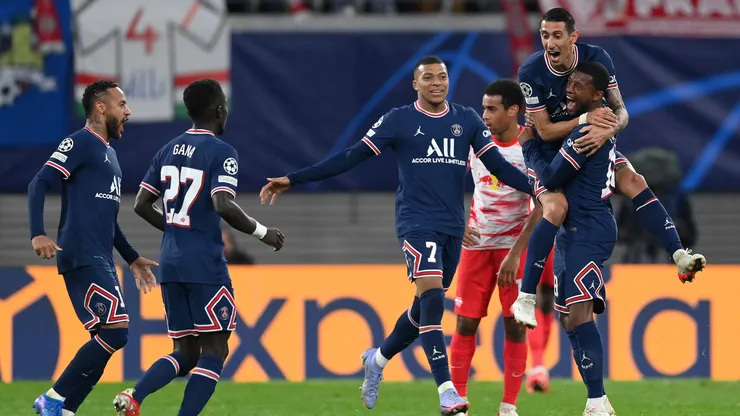 Georginio Wijnaldum dejará el PSG en las próximas horas. En la imagen solo Mbappé continúa en el cuadro francés.