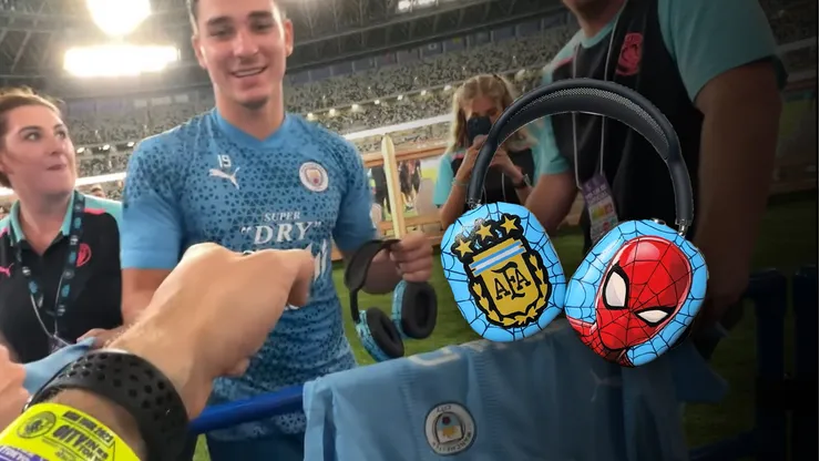 Un Youtuber le hizo un regalo personalizado a Julián Álvarez y así reaccionó