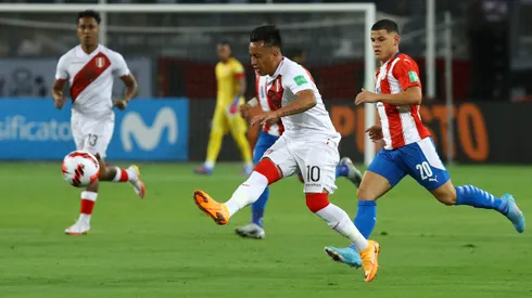 LIMA, PERU - MARCH 29: Christian Cueva of Peru kicks the ball during the FIFA World Cup Qatar 2022 qualification match between Peru and Paraguay at Estadio Nacional on March 29, 2022 in Lima, Peru. (Photo by Leonardo Fernandez/Getty Images)