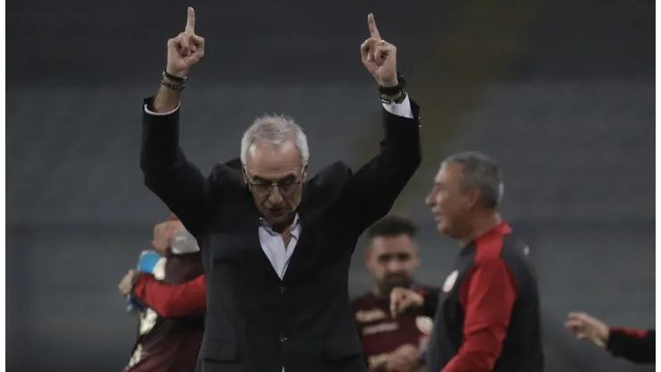 Jorge Fossati: "Faltan 7 partidos, hay mucha tela por cortar"