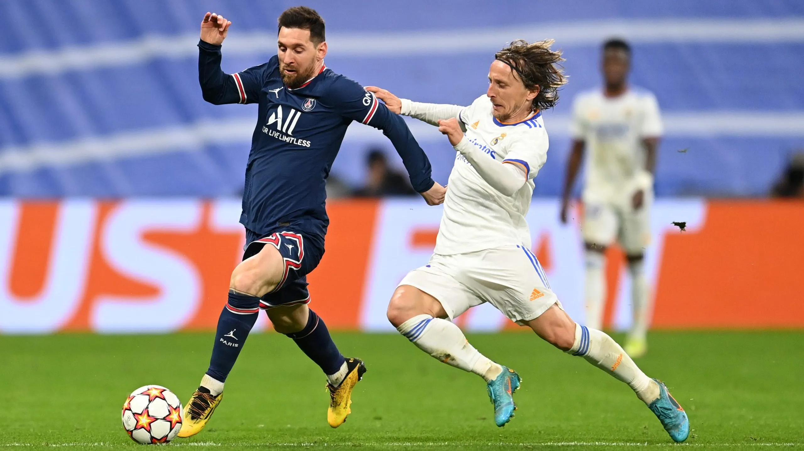 Lionel Messi y Luka Modric enfrentados en un PSG vs. Real Madrid. ¿Serán compañeros en 2024? Getty Images.