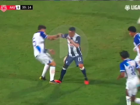 La DESTRUCTIVA falta de Cueva que no vio el VAR