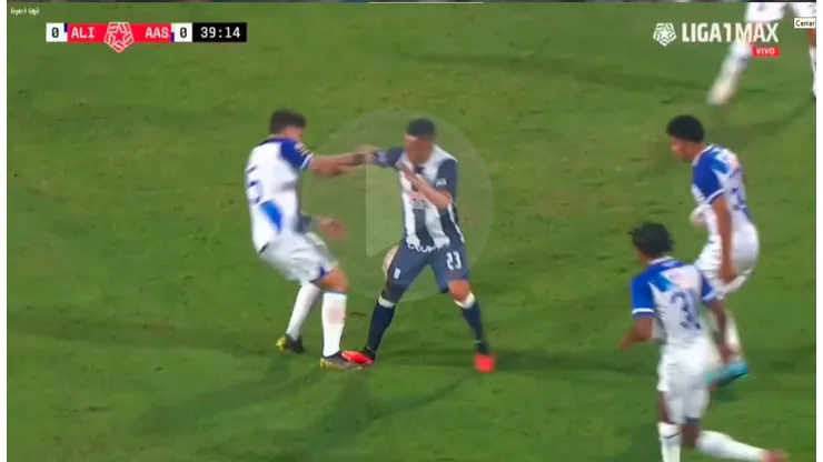 La DESTRUCTIVA falta de Cueva que no vio el VAR