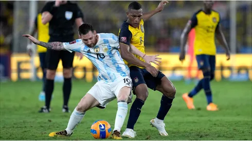 Lionel Messi y Carlos Gruezo