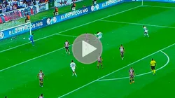 Paolo Guerrero casi marca golazo para Liga de Quito entre la marca de dos hombres por la Copa Sudamericana