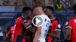 Mitrovic y un polémico cabezazo que derivó en su expulsión.