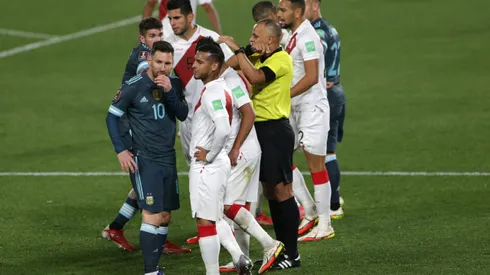 BUENOS AIRES, ARGENTINA - OCTOBER 14: Lionel Messi of Argentina argues with players of Peru during a match between Argentina and Peru as part of South American Qualifiers for Qatar 2022 at Estadio Monumental Antonio Vespucio Liberti on October 14, 2021 in Buenos Aires, Argentina. (Photo by Daniel Jayo/Getty Images)