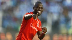 LA PAZ, BOLIVIA - AUGUST 22: Enner Valencia of Internacional celebrates after scoring the team's first goal during a Copa CONMEBOL Libertadores 2022 quarterfinal first leg match between Bolivar and Internacional at Hernando Siles Stadium on August 22, 2023 in La Paz, Bolivia. (Photo by Gaston Brito Miserocchi/Getty Images)