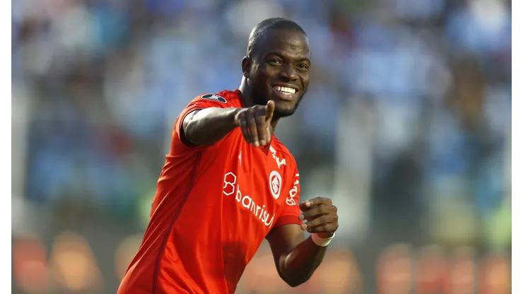 LA PAZ, BOLIVIA - AUGUST 22: Enner Valencia of Internacional celebrates after scoring the team's first goal during a Copa CONMEBOL Libertadores 2022 quarterfinal first leg match between Bolivar and Internacional at Hernando Siles Stadium on August 22, 2023 in La Paz, Bolivia. (Photo by Gaston Brito Miserocchi/Getty Images)