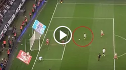 Corinthians se perdió un gol sin arquero ante Estudiantes