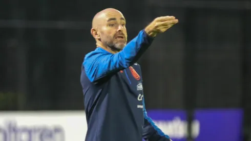 El DT confirma que sigue a este jugador desde que llegó al país.