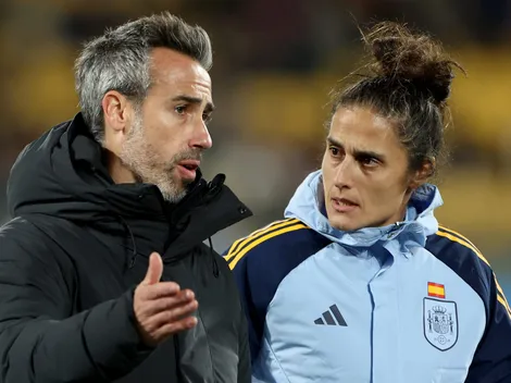 Crece la polémica: las imágenes de Jorge Vilda tocando el pecho de su asistente