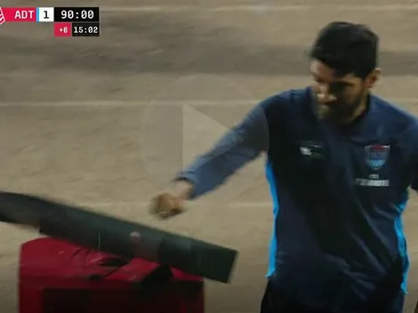 Sebastián Abreu desata su furia con el VAR