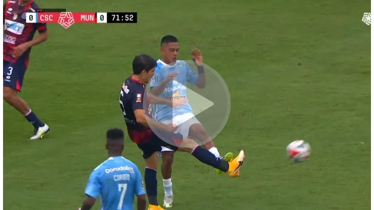 Joao Grimaldo expulsado ante Deportivo Municipal por una falta artera
