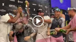 Tata Martino, bañado en champagne por jugadores de Inter Miami.