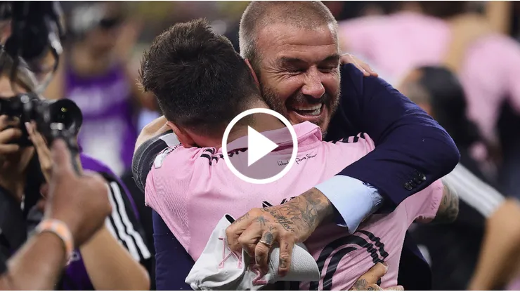 El abrazo del final entre Messi y Beckham.