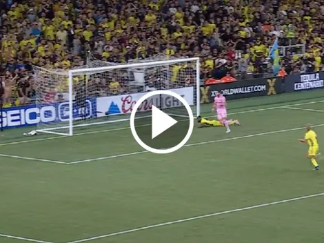 VIDEO: Campana erró un gol con el arco libre que hasta Messi no lo puede creer