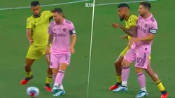 Messi recibió un codazo sin balón de Godoy. El VAR ni la revisó.