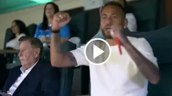El brasileño reaccionó al gol de sus compañeros.