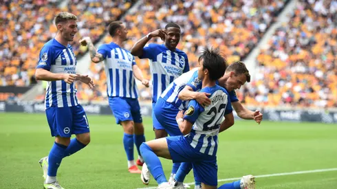 El lateral comenzó el gol del Brighton