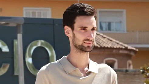 Sergio Rico dejó el hospital Virgen del Rocío y espera volver a jugar lo antes posible.